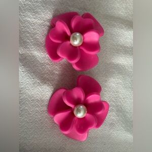 💗💗💗Handcrafted Bright Pink Floral Pearl Center Clip-On Earrings